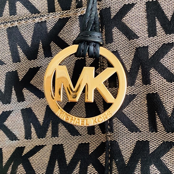 Michael Kors purse and wallet. - Picture 4 of 5